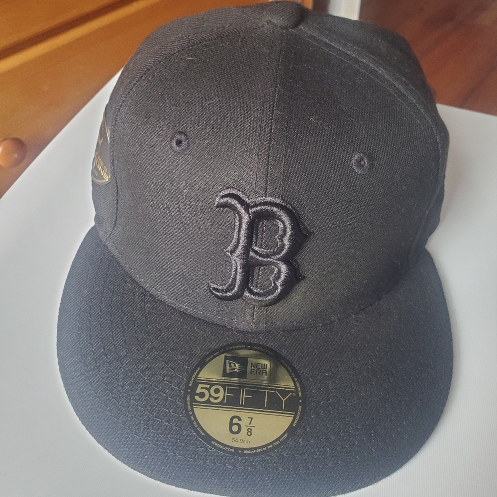New Era fitted 6 7/8 size black red sox cap